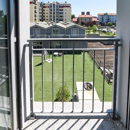 Primopiano - Bonomi Apartment Milan Bagian luar foto