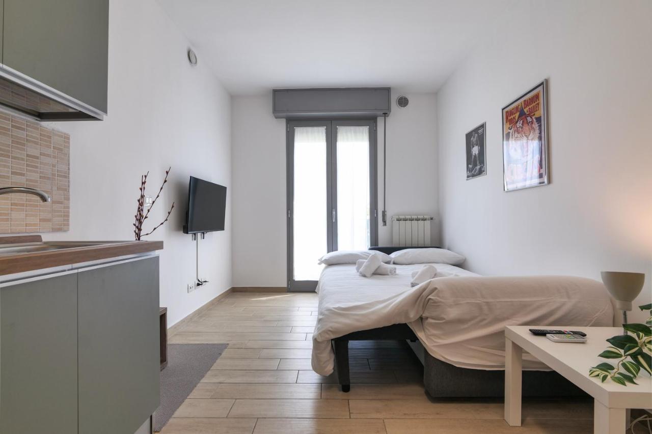 Primopiano - Bonomi Apartment Milan Bagian luar foto